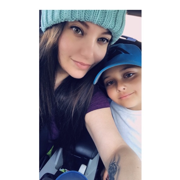 Meet your Posher, Melissa! - Picture 2 of 2